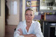 Sonja (Anne Apitzsch) schafft es nicht, Paul ihre Aff&auml;re mit Paco zu beichten.