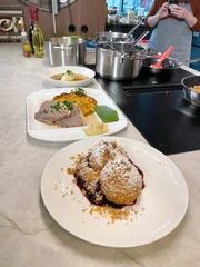 Auf dem Programm stehen flaumige Grießnockerl, ein butterzarter Tafelspitz mit Erdäpfelrösti und Spinat sowie Topfenknödel mit Röster. Auf dem Programm stehen flaumige Grießnockerl, ein butterzarter Tafelspitz mit Erdäpfelrösti und Spinat sowie Topfenknödel mit Röster.