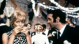 H&eacute;l&egrave;ne (St&eacute;phane Audran) und Popaul (Jean Yanne) treffen bei einer Dorfhochzeit aufeinander.