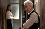 Do&ntilde;a Blanca (l., Aitana S&aacute;nchez-Gij&oacute;n) und Emilio L&oacute;pez (r., Jos&eacute; Sacrist&aacute;n).
