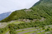 Im 15. Jahrhundert haben die Inka den Berg buchstäblich abgetragen, um die fantastische Anlage von Choquequirao zu errichten. Im 15. Jahrhundert haben die Inka den Berg buchstäblich abgetragen, um die fantastische Anlage von Choquequirao zu errichten.