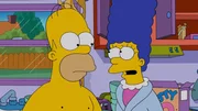 Marge (r.) macht sich gro&szlig;e Sorgen um Homer (l.), weil er so ungesund lebt, und redet ihm immer wieder ins Gewissen. Obwohl Homer gelobt, sich zu bessern, kann er doch nicht anders, als seinen Lebensstil mit Bier, Chips und Fernsehen weiterzuf&uuml;hren ...