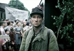 Elf Jahre war Richard Lubanski (Peter Lohmeyer) in sowjetischer Kriegsgefangenschaft. Endlich wieder in der Heimat, f&auml;llt ihm die Ankunft im Alltag lange Zeit sehr schwer.
