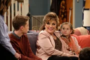 (v.l.n.r.) Nicole (Ashley Boettcher); Brian (Connor Kalopsis); Sylvia (Caroline Aaron); Leila (Oakley Bull)