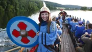Als Römerin verkleidet macht sich Checkerin Marina auf die Suche nach Germanen. Als Römerin verkleidet macht sich Checkerin Marina auf die Suche nach Germanen.