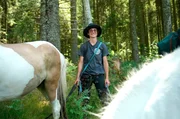Mit Pferden unterwegs im Schwarzwald: Luna auf dem Weg zur Hofgemeinschaft auf dem Land, in der sie mit ihren Tieren wohnen kann. Mit Pferden unterwegs im Schwarzwald: Luna auf dem Weg zur Hofgemeinschaft auf dem Land, in der sie mit ihren Tieren wohnen kann.