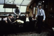 Mit dem Ende der Prohibition ist die Gang (v.l. James Hayden, Larry Rapp) mit ihren Frontm&auml;nnern Noodles (Robert De Niro) und Max (James Woods) gezwungen, sich ein neues Standbein zu suchen. Welcher wird der n&auml;chste Coup?