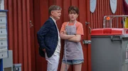 Ottos Nichte Astrid (Thit Aaberg) weiß, wie sie den Schönheitschirurgen Arne Lind (Caspar Phillipson) für ihre Zwecke einspannt. Denn für das, was Otto von ihr verlangt, braucht sie vor allem moralische Unterstützung. Ottos Nichte Astrid (Thit Aaberg) weiß, wie sie den Schönheitschirurgen Arne Lind (Caspar Phillipson) für ihre Zwecke einspannt. Denn für das, was Otto von ihr verlangt, braucht sie vor allem moralische Unterstützung.