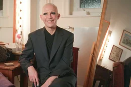 Chansonnier Tim Fischer am Rande eines Auftritts seiner Knef-Hommage.