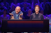 Rateteam-Kapit&auml;n Bernhard Ho&euml;cker (l.) und die Schauspielerin Claudia Michelsen (r.) bilden ein Rateteam.