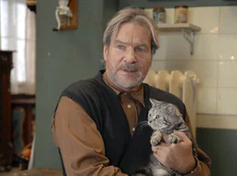 ARD/NDR DIE KATZE, am Freitag (04.11.11) um 00:15 Uhr im ERSTEN. Katze Lilli entwickelt sich zum Mittelpunkt der Differenzen zwischen Siegmar (G&ouml;tz George) und Margret (Hannelore Hoger).
