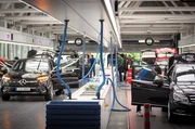 Deutschlands gr&ouml;&szlig;te Waschstra&szlig;e steht in Stuttgart. Mehrere Hundert Autos pro Tag werden in der Innenreinigung geputzt.