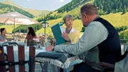 Charlotte (Anna Stieblich) h&auml;lt Joseph (Harald Krassnitzer) seine Bilanz unter die Nase.