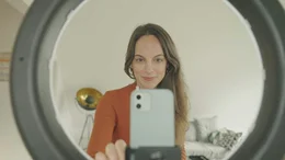 Doktor Sommer 2.0: Gianna Bacio spricht auf TikTok &uuml;ber Sex und Liebe.