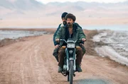 Ali (Navid Mohammadzadeh) und Morteza (Ahmad Mehranfar) verdienen ihren Lebensunterhalt als Schauspieler. Ali (Navid Mohammadzadeh) und Morteza (Ahmad Mehranfar) verdienen ihren Lebensunterhalt als Schauspieler.