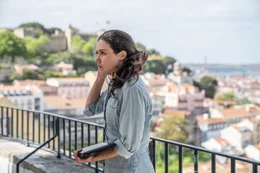 Sophia (Hana Sofia Lopes) wird erpresst: Sie soll eine Software programmieren, die die anstehende Wahl im afrikanischen Staat Kitwana zugunsten des autorit&auml;ren Amtsinhabers manipuliert &ndash; die Entf&uuml;hrer stehen dabei telefonisch mit ihr in Kontakt.