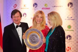 Michael Kessler (Peter Graf), Lena Klenke (Steffi Graf), Inka Friedrich (Heidi Graf).