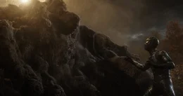 Auch der Sandman (Thomas Haden Church) stellt sich Spider-Man (Tom Holland) zum finalen Kampf.