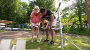 Steffi und Roland testen den "Aquaskipper".