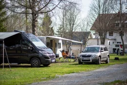 G&auml;ste auf dem Campingplatzgel&auml;nde "Anderswo Camp" im Bayerischen Wald.