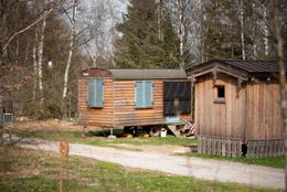 Impression vom Campingplatzgel&auml;nde "Anderswo Camp" im Bayerischen Wald.