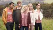 Die fünf Freunde - von links: Tarik (Kaan Sahan), Charlie (Sinje Irslinger), Nils (Tom Gramenz), Patrizia (Luise Beford) und Dajana (Stephanie Amarell). Die fünf Freunde - von links: Tarik (Kaan Sahan), Charlie (Sinje Irslinger), Nils (Tom Gramenz), Patrizia (Luise Beford) und Dajana (Stephanie Amarell).