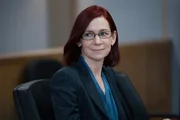 DR. DEATH -- "Hardwood Floors" Episode 108 -- Pictured: Carrie Preston as Robbie McClung