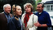 Tante Mathilde (Andrea Brix, 2.v.r.) ist aus dem Krankenhaus zurück. Patty (Fritzi Eichhorn, 2.v.l.) und Berthold Sanwaldt (Günter Mack, r.) freuen sich. Auch Onkel Albert (Rolf Castell, l.) ist glücklich - aber nicht mehr lange. Tante Mathilde (Andrea Brix, 2.v.r.) ist aus dem Krankenhaus zurück. Patty (Fritzi Eichhorn, 2.v.l.) und Berthold Sanwaldt (Günter Mack, r.) freuen sich. Auch Onkel Albert (Rolf Castell, l.) ist glücklich - aber nicht mehr lange.