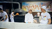 In der "Pizzeria dell’Impossibile", der „Pizzeria des Unmöglichen“, werden ehemalige jugendliche Straftäter zu Pizzabäckern ausgebildet. In der "Pizzeria dell’Impossibile", der „Pizzeria des Unmöglichen“, werden ehemalige jugendliche Straftäter zu Pizzabäckern ausgebildet.