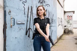 Alexandra Velten (Nadja Becker) leitet eine von Interpol veranlasste Fluchtmission f&uuml;r die Cybercrime-Informantin Sophia Moreno.