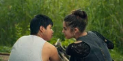 Zoe (Helena Yousefi) und Rocco (Hoang Minh Ha) nähern sich im Wald an. Zoe (Helena Yousefi) und Rocco (Hoang Minh Ha) nähern sich im Wald an.