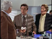 Mark (Dick Van Dyke, l.) und Steve (Barry Van Dyke, r.) wundern sich &uuml;ber Reggie (Joe Penny, M.), der psychische Probleme zu haben scheint.