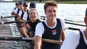 Marina ist mit Julius und sieben anderen Ruderern im größten Ruderboot unterwegs. Marina ist mit Julius und sieben anderen Ruderern im größten Ruderboot unterwegs.