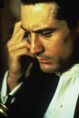 Nachdem Noodles (Robert De Niro) aus dem Gef&auml;ngnis entlassen wurde, wird er sofort in die illegalen Gesch&auml;fte von Max und Peggy eingebunden, die ein Speakeasy und ein Edelbordell betreiben.