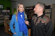 Das tragische Geschehen lässt Michael "Michi" (Lars Pape) und Jessica (Nina Ensmann) nicht los. Das tragische Geschehen lässt Michael "Michi" (Lars Pape) und Jessica (Nina Ensmann) nicht los.