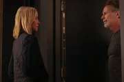 l-r: Dr. Hannah Asher (Jessy Schram), Dr. Dean Archer (Steven Weber) l-r: Dr. Hannah Asher (Jessy Schram), Dr. Dean Archer (Steven Weber)
