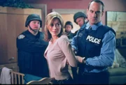 Sharon Lawrence (Maggie Peterson),  Elliot Stabler (Christopher Meloni)