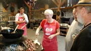 Moderatorin Susi Preissl fragt, ob die Preise auf dem Grill-Ger&auml;te-Markt noch etwas mit dem zu tun haben, was dann auf dem Teller landet.