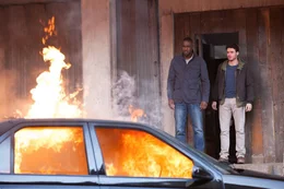 Bei ihren Ermittlungen geraten Michael Mason (Richard Madden, r.) und Sean Briar (Idris Elba, l.) in Lebensgefahr.