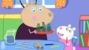 Luzie (re.) bastelt in der Spielgruppe tolle Instrumente aus allerlei t&auml;glichem Krimskrams. Madame Gazelle (li.) will mit den Kindern musizieren und zeigt ihnen wie sie ihre eigenen Instrumente bauen.