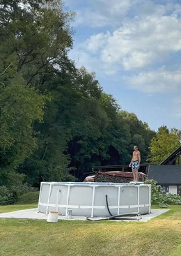 In ihrem zweiten Dokumentarfilm macht sich die Filmemacherin Katrin Schl&ouml;sser auf ins S&uuml;dburgenland, um dort einen Film mit M&auml;nnern zu drehen. Sie m&ouml;chte herausfinden, wie sie denken und handeln, was sie antreibt und auch, wie sie selbst auf M&auml;nner zugeht, welche Erwartungen sie ihnen zuschreibt.