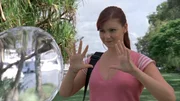 Charlotte (Brittany Byrnes) setzt ihre Superkr&auml;fte gegen Cleo ein. Cleo soll wissen, dass sie sich keine Hoffnungen machen soll, wieder mit Lewis zusammen zu kommen.