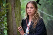 Toni (Sina Tkotsch) wird nervös, weil sie auf dem Kinderfest im Zoo Daniel wiedersehen wird. Toni (Sina Tkotsch) wird nervös, weil sie auf dem Kinderfest im Zoo Daniel wiedersehen wird.