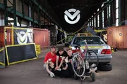 Abgelenkt auf dem Fahrrad unterwegs? Checkpoint testet, was bei einem Crash passieren kann. Abgelenkt auf dem Fahrrad unterwegs? Checkpoint testet, was bei einem Crash passieren kann.
