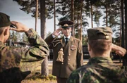 Major Poljakov (Andrei Tsumak, M.) genießt als russischer Offizier ein hohes Ansehen in der Truppe und ist dafür bekannt, sich nicht so leicht überraschen zu lassen. Doch als es soweit ist, kann auch der erfahrene Major seine Begeisterung nicht verstecken. Major Poljakov (Andrei Tsumak, M.) genießt als russischer Offizier ein hohes Ansehen in der Truppe und ist dafür bekannt, sich nicht so leicht überraschen zu lassen. Doch als es soweit ist, kann auch der erfahrene Major seine Begeisterung nicht verstecken.