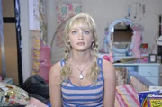 Rikki (Cariba Heine) ist unter den Einfluss des Vollmondes geraten. Rikki (Cariba Heine) ist unter den Einfluss des Vollmondes geraten.