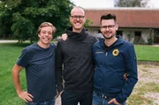 Checker Tobi (links) mit dem Paar Christian und Fabian. Checker Tobi (links) mit dem Paar Christian und Fabian.