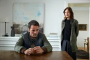 Ruth Lorenz (Angela Winkler) hat ihr Erbe Robert und nicht Alex Lorenz (Nikolai Kinski) &uuml;berschrieben.