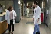 Dr. Miranda Bailey (Chandra Wilson, l.); Dr. Andrew DeLuca (Giacomo Gianniotti, r.)