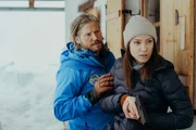 Markus Kofler (Sebastian Ströbel) versucht, Alex (Viktoria Ngotsé) von ihrem Vorhaben abzubringen. Markus Kofler (Sebastian Ströbel) versucht, Alex (Viktoria Ngotsé) von ihrem Vorhaben abzubringen.